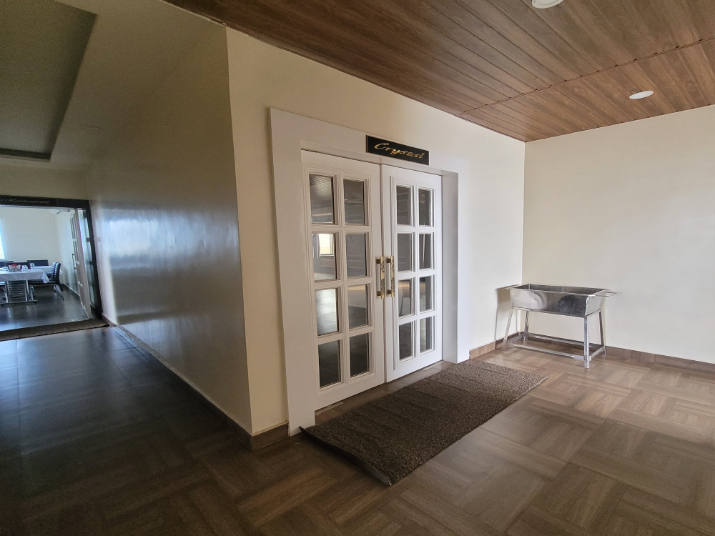 Crystal (Boutique Hall) Image